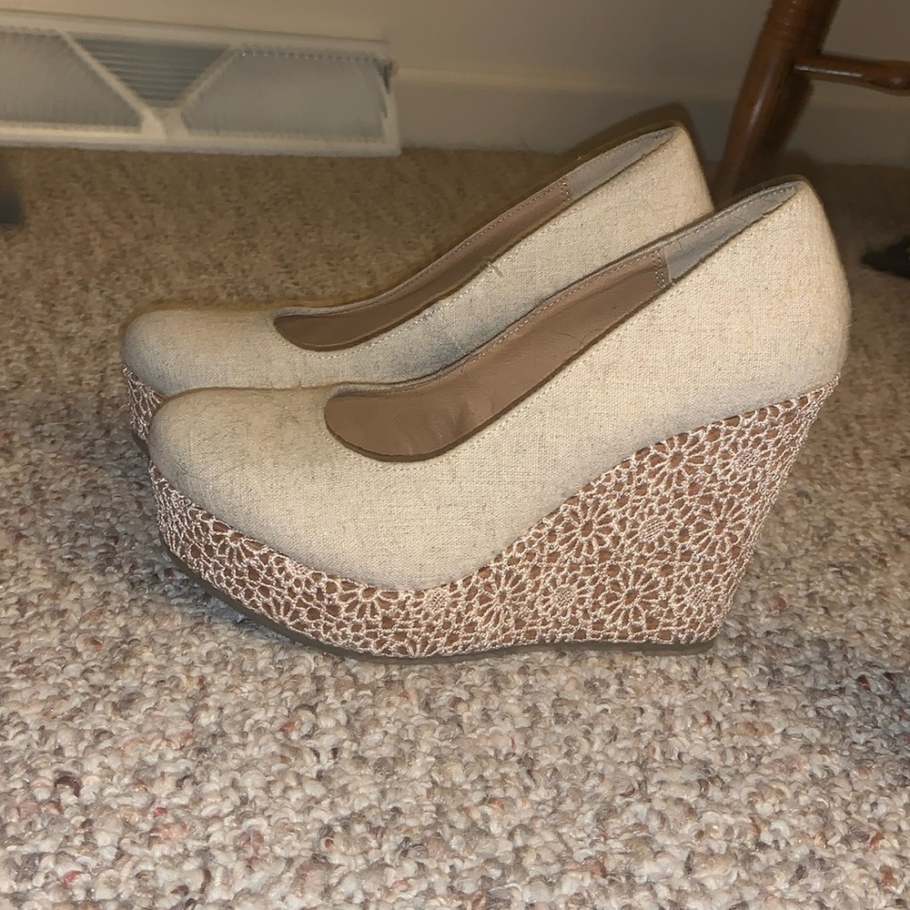 Super cute platform closed toe heels